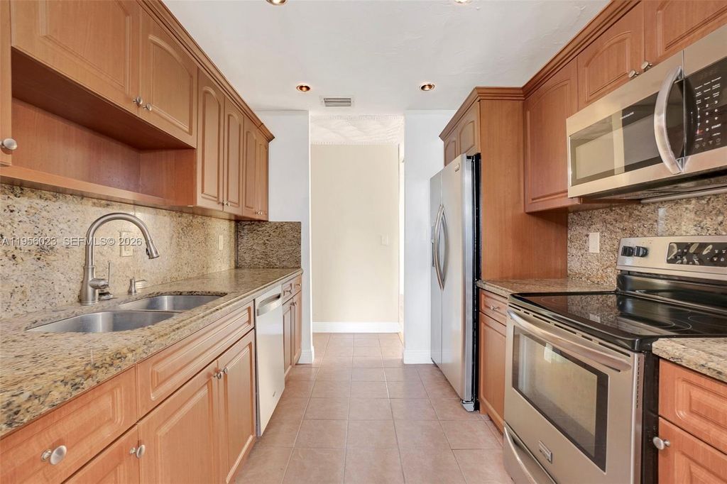 Image 7 of property listing at 746 NW 3rd St, Florida City, FL 33034