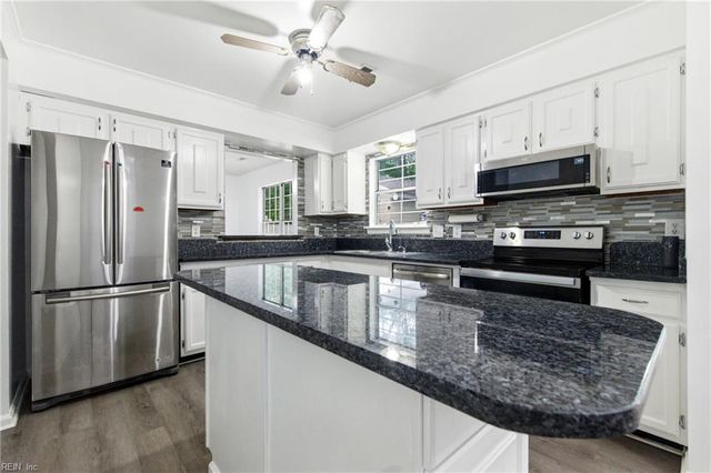 165 Little John PL, Newport News, VA 23602