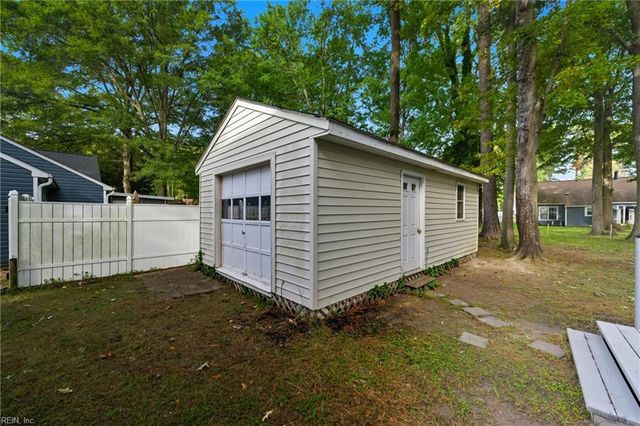 165 Little John PL, Newport News, VA 23602