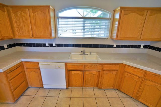 950 Geneva Drive, Lemoore, CA 93245