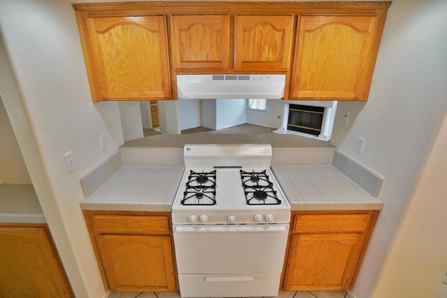 950 Geneva Drive, Lemoore, CA 93245