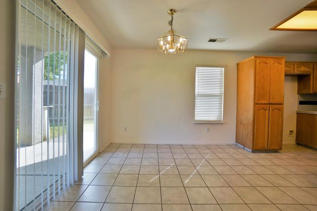 950 Geneva Drive, Lemoore, CA 93245