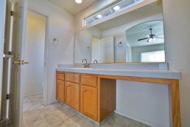 950 Geneva Drive, Lemoore, CA 93245