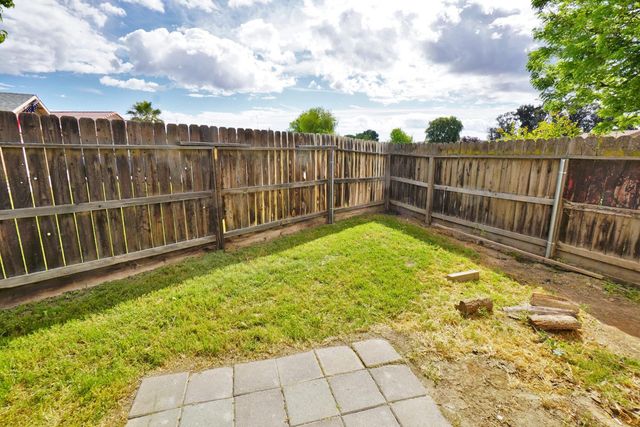 950 Geneva Drive, Lemoore, CA 93245