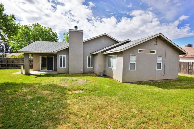 950 Geneva Drive, Lemoore, CA 93245