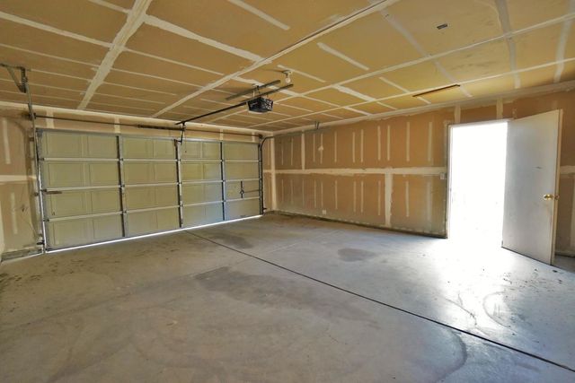 950 Geneva Drive, Lemoore, CA 93245