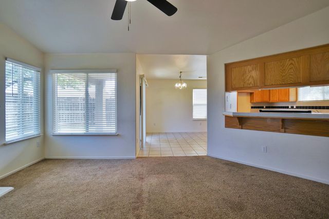 950 Geneva Drive, Lemoore, CA 93245