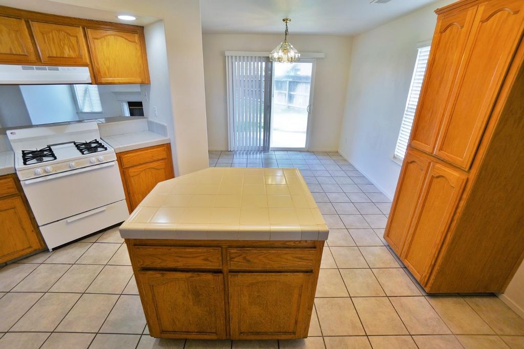 Image 13 of property listing at 950 Geneva Drive, Lemoore, CA 93245