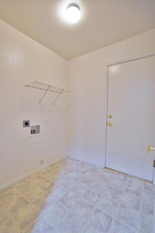 Image 24 of property listing at 950 Geneva Drive, Lemoore, CA 93245