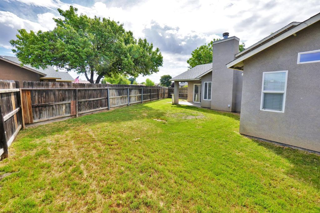 Image 43 of property listing at 950 Geneva Drive, Lemoore, CA 93245