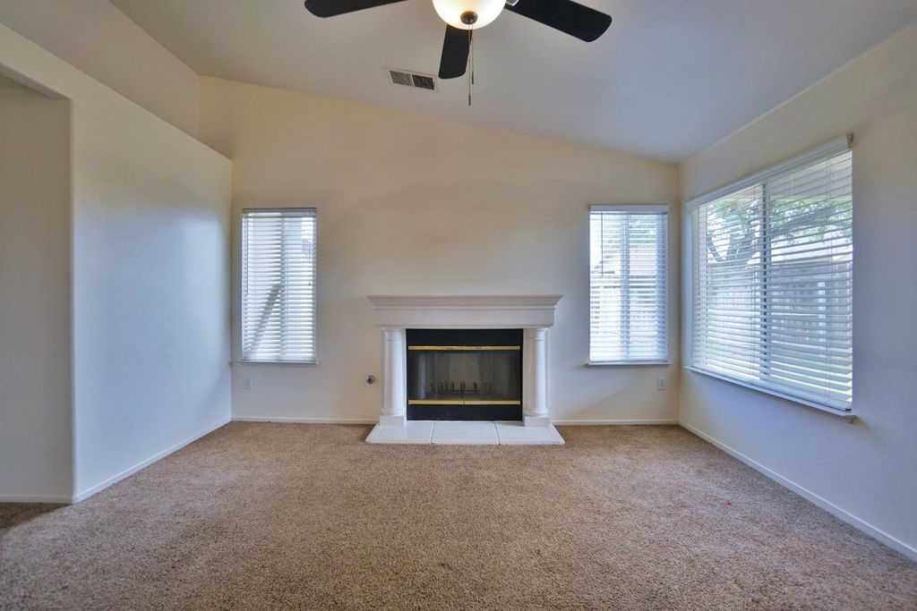 Image 8 of property listing at 950 Geneva Drive, Lemoore, CA 93245