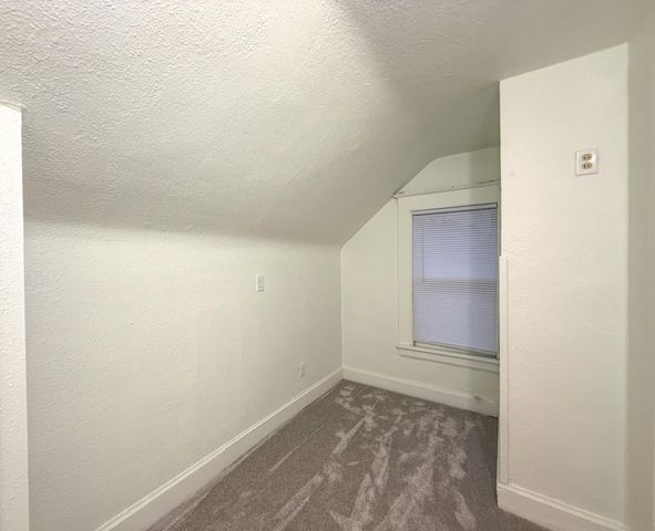 904 Jessamine Avenue E, Saint Paul, MN 55106