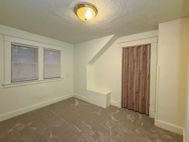 904 Jessamine Avenue E, Saint Paul, MN 55106