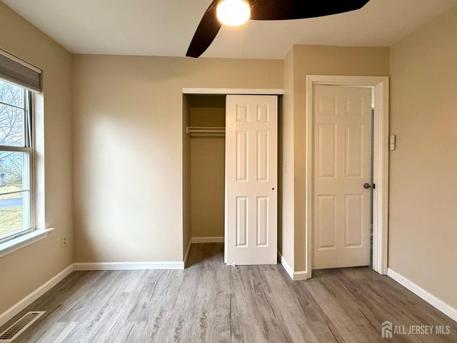 384 Inwood Court, Franklin, NJ 08873