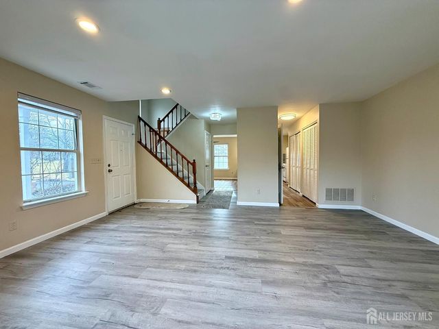 384 Inwood Court, Franklin, NJ 08873