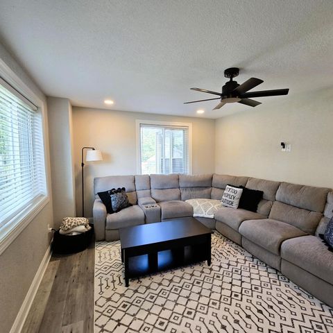 3531 W Rawson AVENUE, Franklin, WI 53132