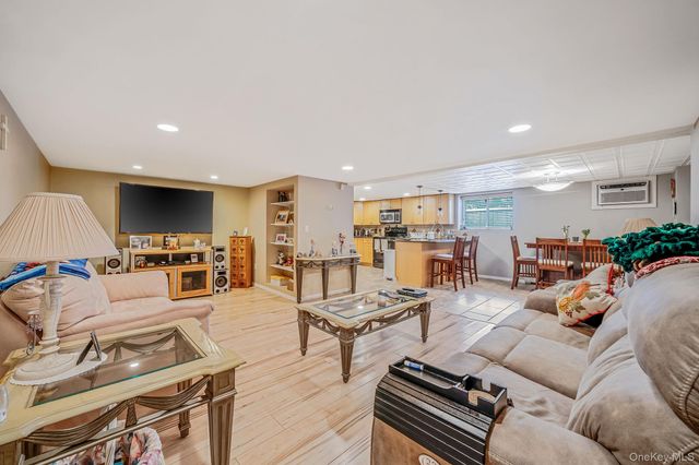 159 Shady Lane, Smithtown, NY 11787