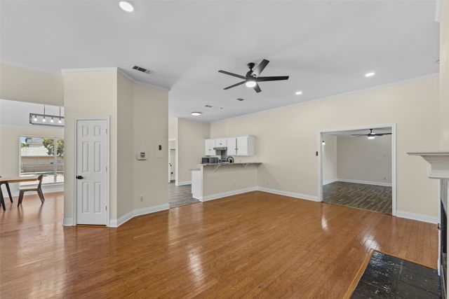 1064 The Meadows Parkway, Desoto, TX 75115