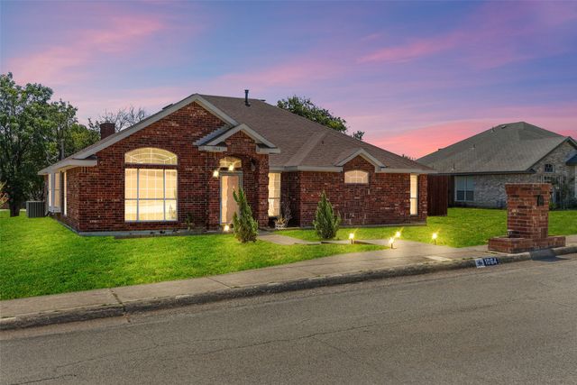 1064 The Meadows Parkway, Desoto, TX 75115