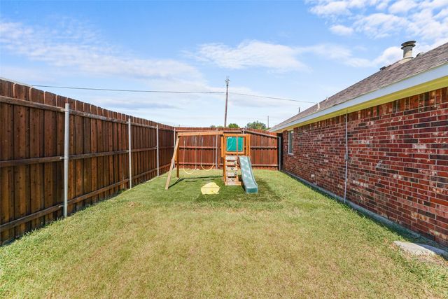 1064 The Meadows Parkway, Desoto, TX 75115