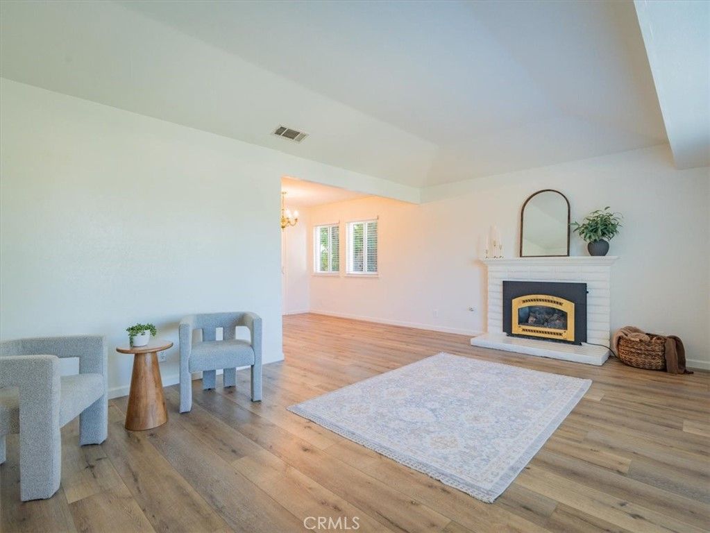 Image 5 of property listing at 470 Wilson Court, Santa Maria, CA 93455