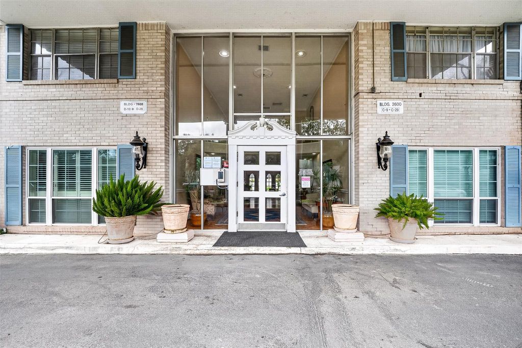 2600 Bellefontaine St Apt D24,, Houston, TX 77025