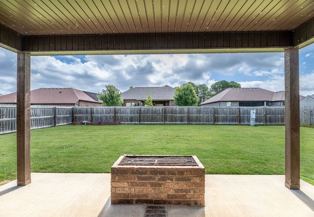 420 Lone Jack Drive, Fayetteville, AR 72704