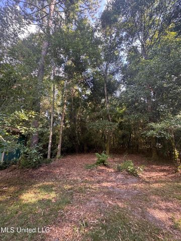 12 Zettel Road, Ocean Springs, MS 39564