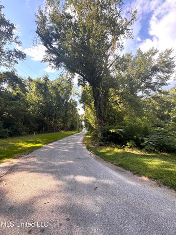 12 Zettel Road, Ocean Springs, MS 39564