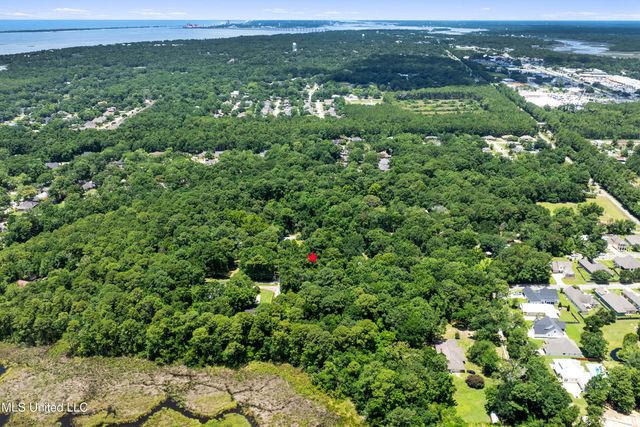 12 Zettel Road, Ocean Springs, MS 39564
