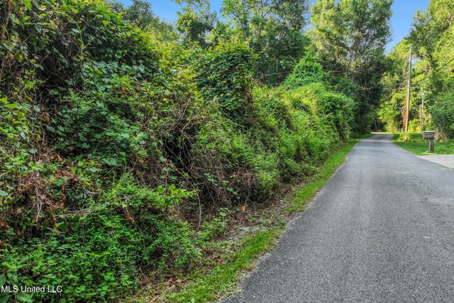 12 Zettel Road, Ocean Springs, MS 39564