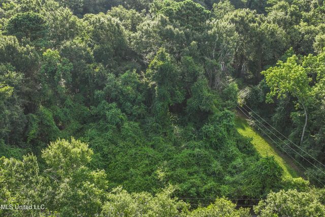 12 Zettel Road, Ocean Springs, MS 39564