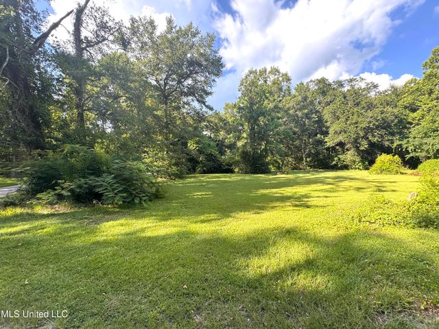 12 Zettel Road, Ocean Springs, MS 39564