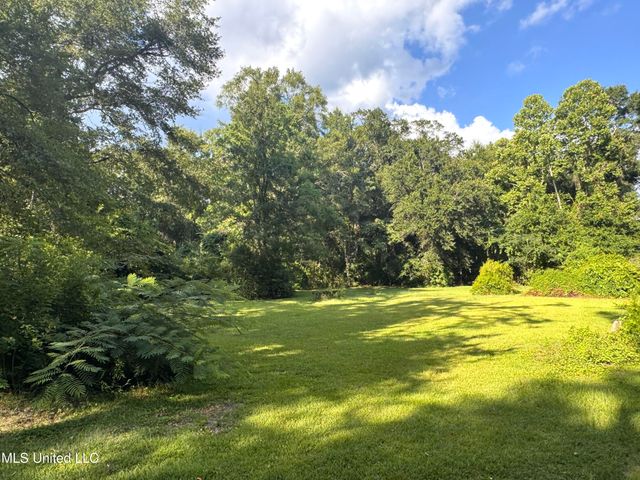 12 Zettel Road, Ocean Springs, MS 39564
