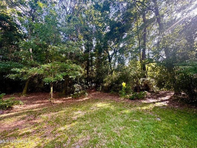 12 Zettel Road, Ocean Springs, MS 39564