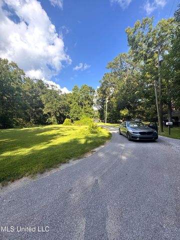 12 Zettel Road, Ocean Springs, MS 39564
