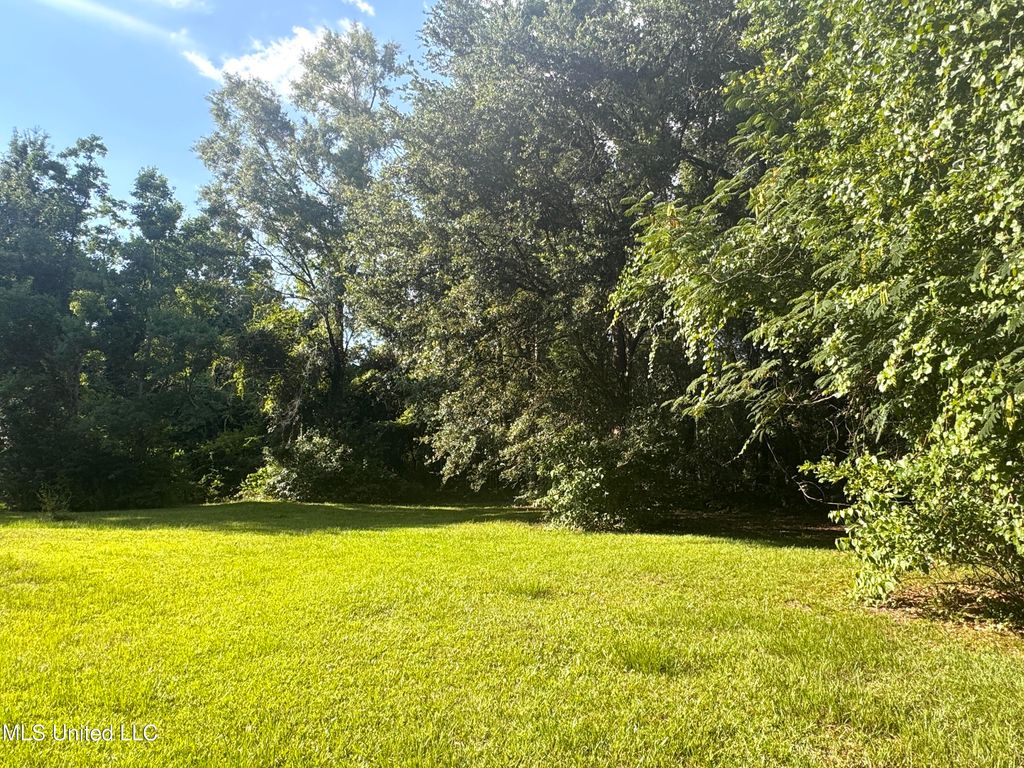 12 Zettel Road, Ocean Springs, MS 39564