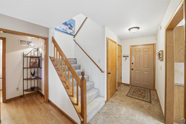 3911 SW 38th LN, Topeka, KS 66610