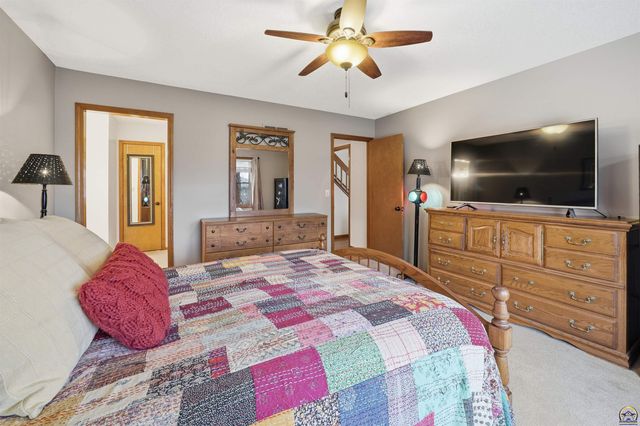 3911 SW 38th LN, Topeka, KS 66610