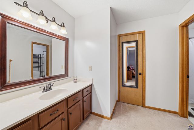 3911 SW 38th LN, Topeka, KS 66610