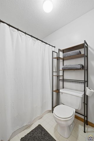 3911 SW 38th LN, Topeka, KS 66610