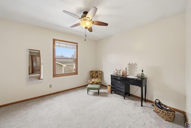 3911 SW 38th LN, Topeka, KS 66610