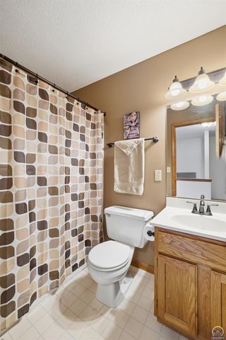 3911 SW 38th LN, Topeka, KS 66610