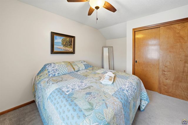 3911 SW 38th LN, Topeka, KS 66610