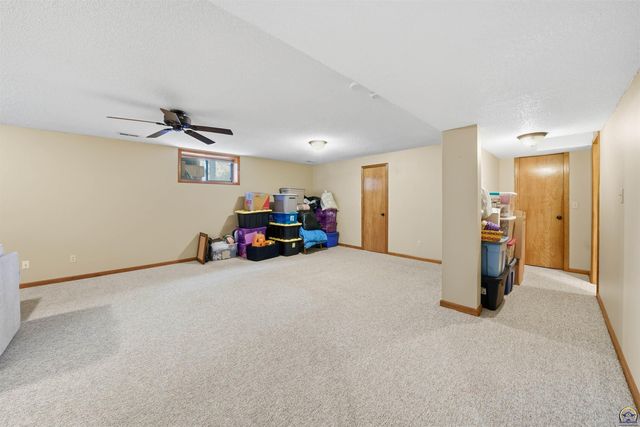 3911 SW 38th LN, Topeka, KS 66610