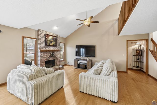 3911 SW 38th LN, Topeka, KS 66610