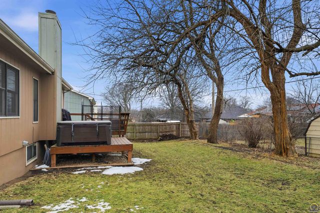 3911 SW 38th LN, Topeka, KS 66610