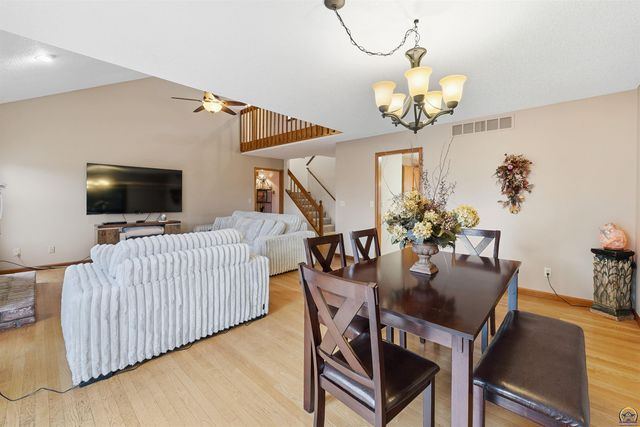 3911 SW 38th LN, Topeka, KS 66610