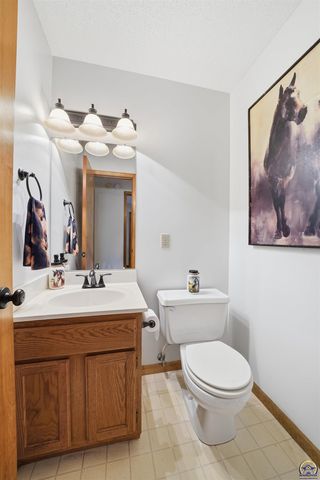 3911 SW 38th LN, Topeka, KS 66610