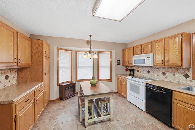 3911 SW 38th LN, Topeka, KS 66610